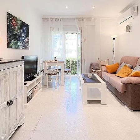Immaculate 2-bed In * Дения